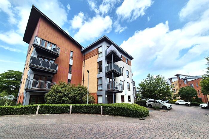 2 Bedroom Flat To Rent In Commonwealth Drive, Three Bridges, RH10
