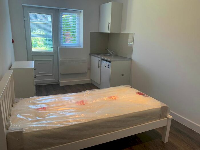 Studio To Rent In Orpington, London, BR5