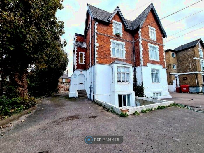 Studio To Rent In Hencroft Street South, Slough SL1