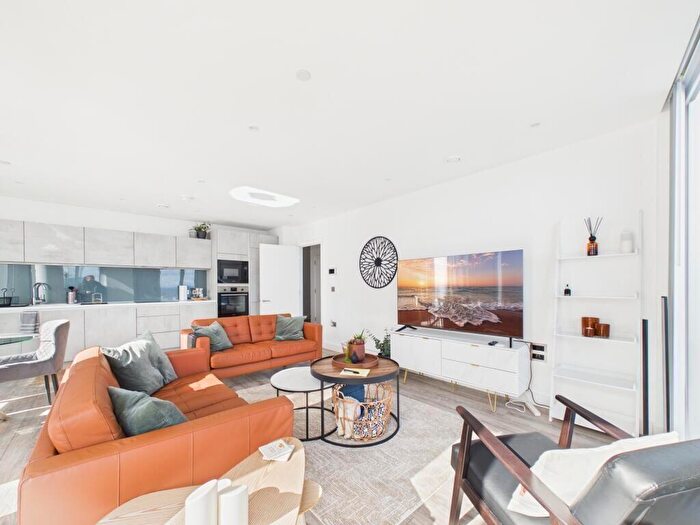 2 Bedroom Apartment For Sale In Barnet, London, EN4