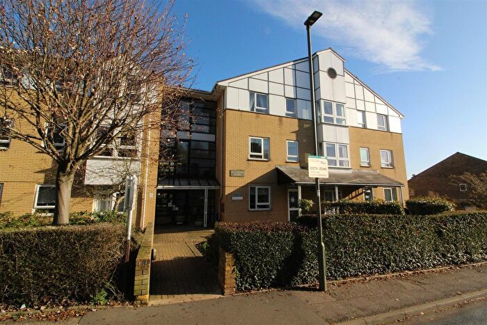 2 Bedroom Property For Sale In Potters Lane, Barnet, EN5
