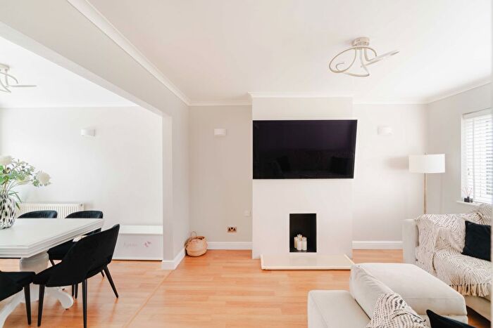 3 Bedroom Semi-Detached House For Sale In Eagle Drive, Patchway, Bristol, BS34