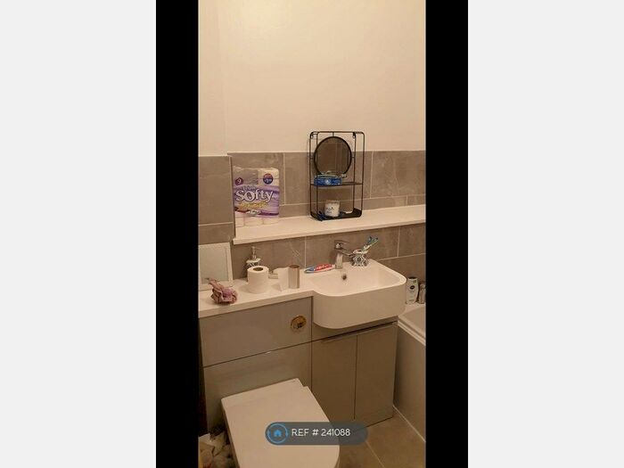 1 Bedroom Flat To Rent In Clyde Street, Carluke ML8