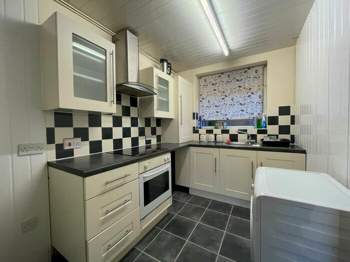 2 Bedroom Apartment To Rent In Minster Court, L7