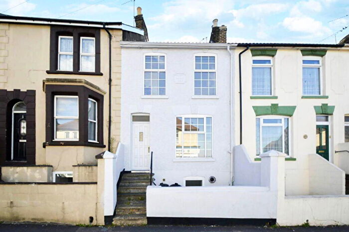 3 Bedroom Terraced House For Sale In Canterbury Street, Gillingham, ME7