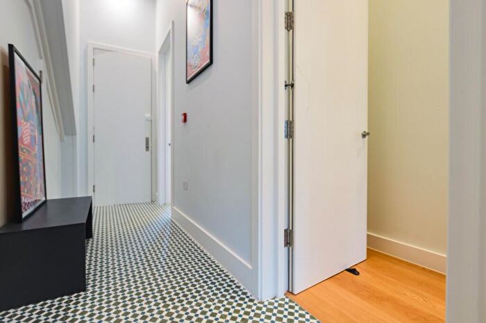 2 Bedroom Apartment To Rent In Hampstead Hill Gardens, Hampstead, NW3