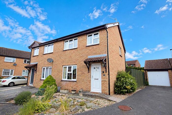 3 Bedroom Semi-Detached House For Sale In Fitzwarren Close, Chippenham, SN15
