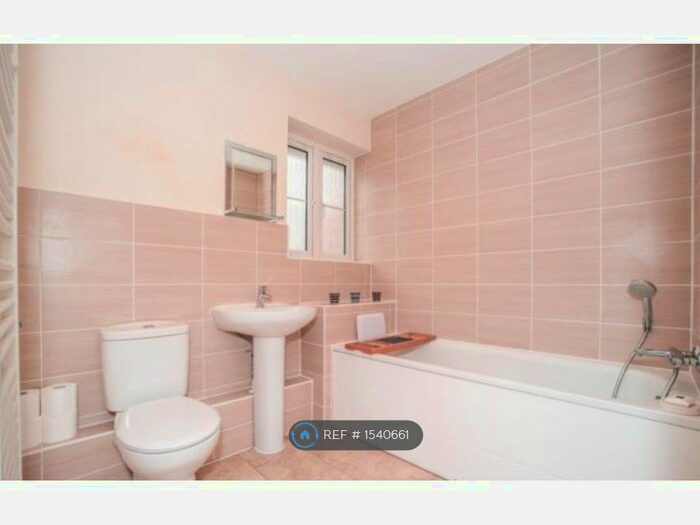 2 Bedroom Flat To Rent In Hardy Avenue, Dartford, DA1