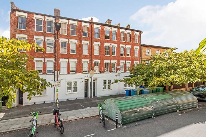 2 Bedroom Flat For Sale In Azenby Road, London, SE15