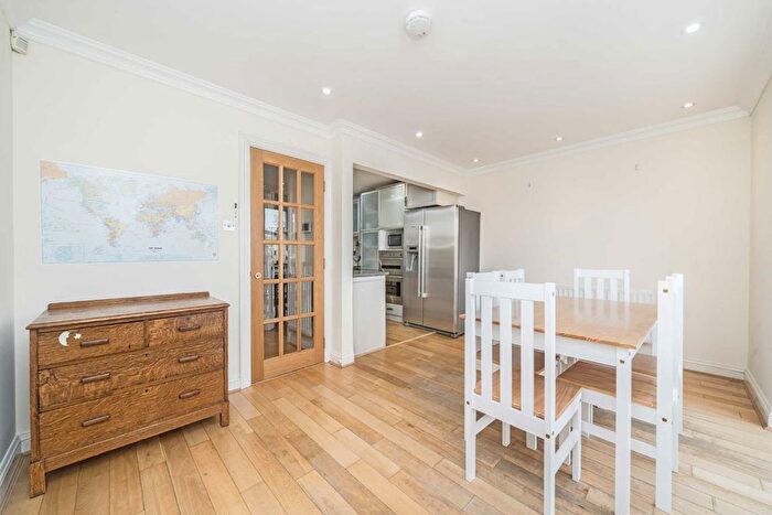 6 Bedroom Semi-Detached House For Sale In Alexandra Park Road, London, N22