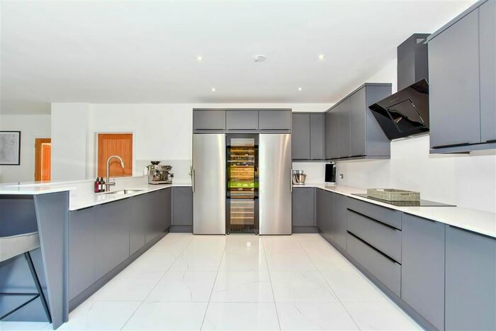 4 Bedroom Detached House For Sale In Buck Street, Challock, Ashford, Kent, TN25