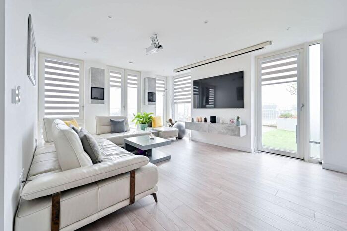 3 Bedroom Flat To Rent In College Road, Harrow, HA1