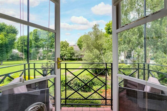 1 Bedroom Flat To Rent In Brompton Park Crescent, Fulham, SW6