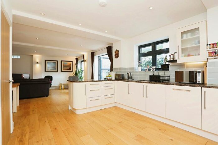 3 Bedroom Cottage For Sale In Tanners Hill, London, SE8