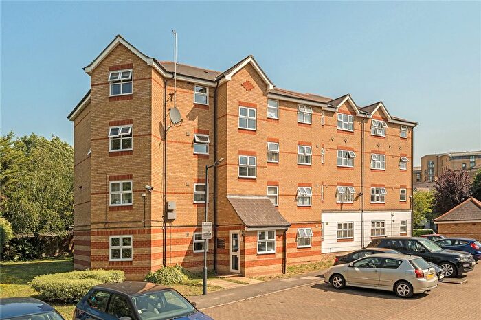 2 Bedroom Flat To Rent In Basevi Way, London, SE8