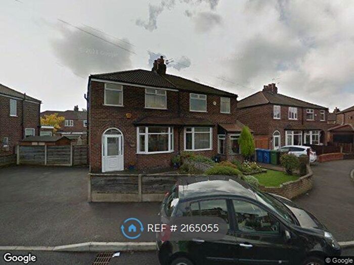 4 Bedroom Semi-Detached House To Rent In Lindsell Road, Altrincham, WA14