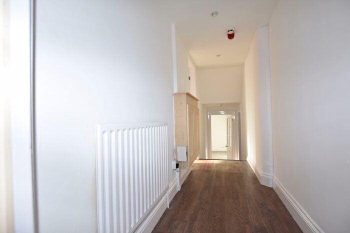 1 Bedroom Flat To Rent In Hamilton Drive, The Park, Nottingham, NG7