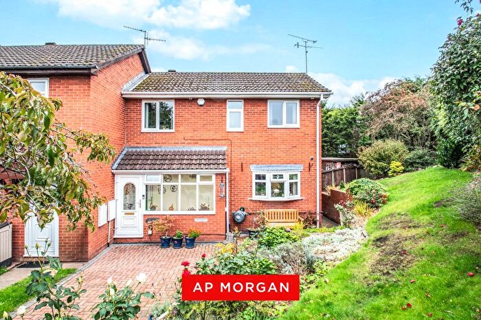 4 Bedroom Semi Detached House For Sale In Kingsford Nouveau, Kingswinford, West Midlands, DY6