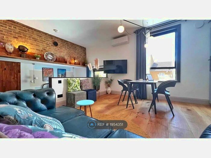 1 Bedroom Flat To Rent In King Charles Road, Surbiton, KT5