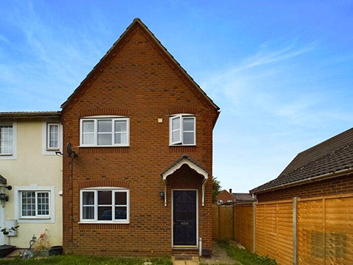 3 Bedroom Semi-Detached House To Rent In Sweetbriar Road, Melksham, SN12