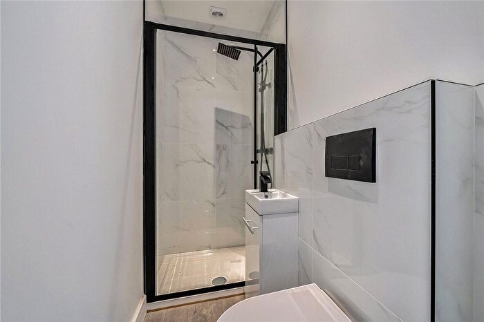 1 Bedroom Flat For Sale In Palmers Mews, Trade Close, Palmers Green, London, N13