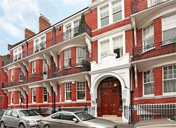 3 Bedroom Flat To Rent In D'oyley Street, London, SW1X