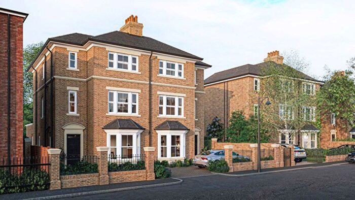 4 Bedroom Property For Sale In Matham Road, East Molesey, KT8