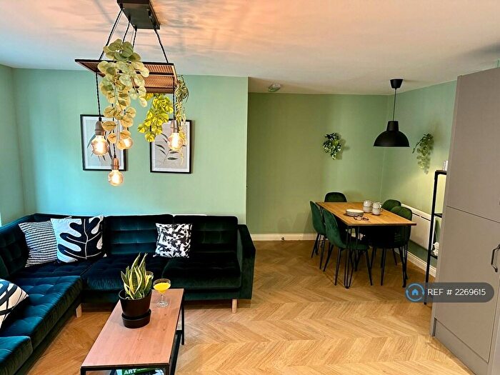 5 Bedroom Semi-Detached House To Rent In Crookesmoor Road, Sheffield, S6