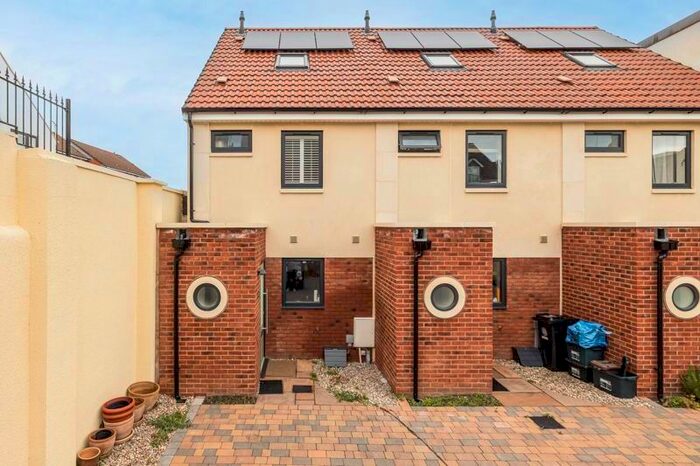 3 Bedroom Property To Rent In Sion Close, Bedminster, Bristol, BS3