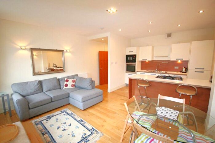 2 Bedroom Flat To Rent In Brunswick Street, Hillside, Edinburgh, EH7