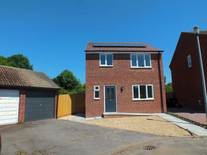 3 Bedroom Detached House To Rent In Phipps Close, Westbury, BA13
