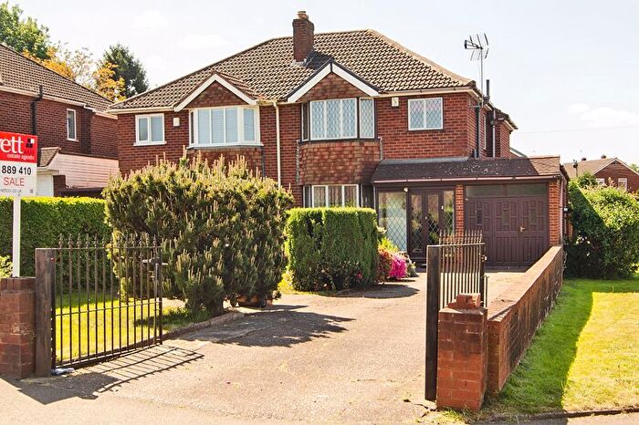 3 Bedroom Property For Sale In Chase Road, Brownhills, Walsall, WS8