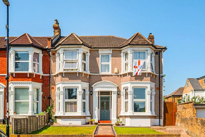 3 Bedroom Flat For Sale In Wellmeadow Road, London, SE6