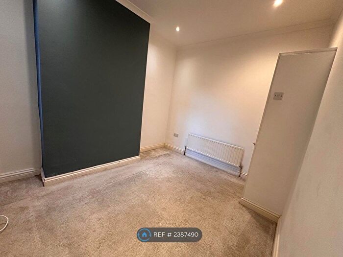 2 Bedroom Flat To Rent In Plough Lane, London, SW19