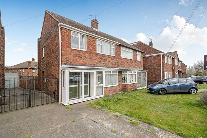 3 Bedroom Semi-Detached House For Sale In Patterdale Road, Dartford, DA2
