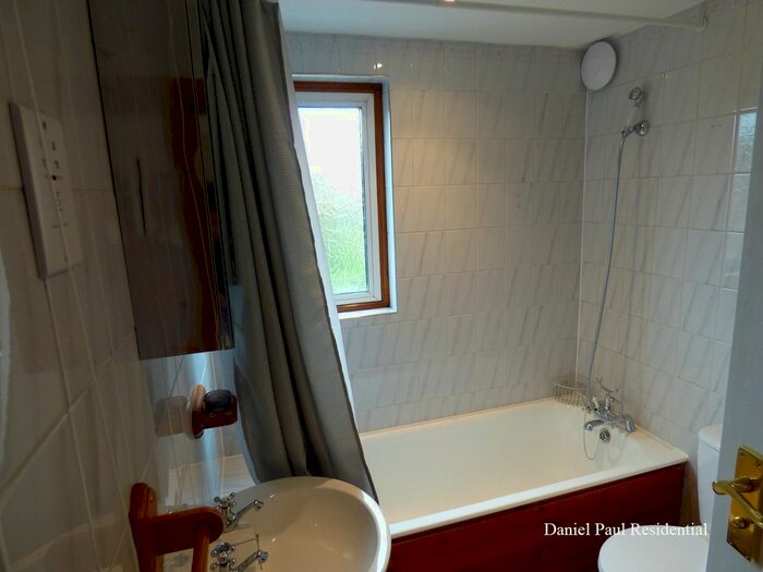 1 Bedroom Detached House To Rent In Western Avenue, London, W3