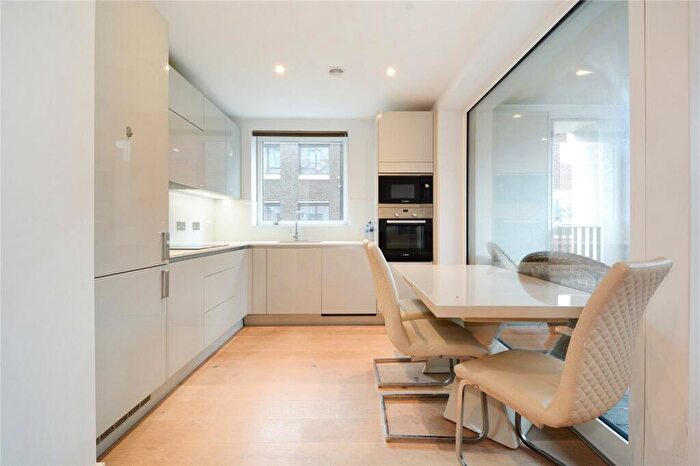 2 Bedroom Flat To Rent In Walton Heights, Walworth Road, SE17