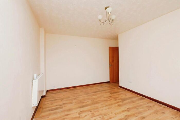 2 Bedroom Flat For Sale In Laburnum Crescent, Dereham, NR19