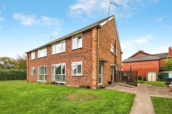 2 Bedroom Maisonette For Sale In Denton Close, Kenilworth, CV8