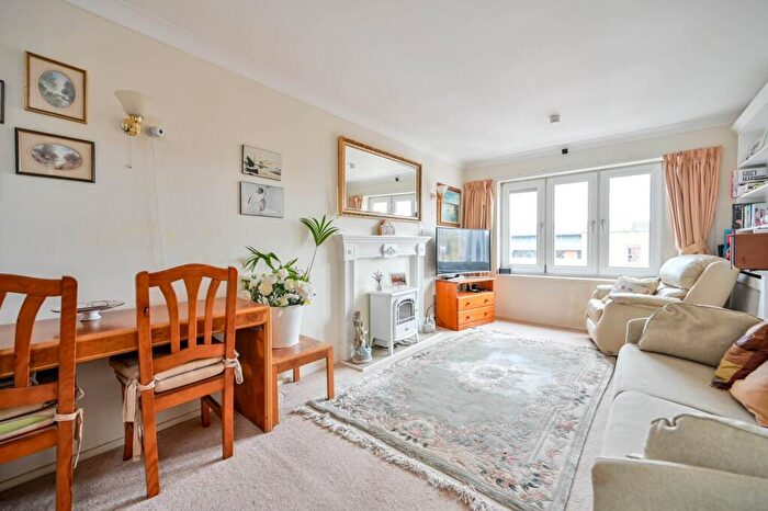 1 Bedroom Flat For Sale In Mount Place, Guildford, GU2