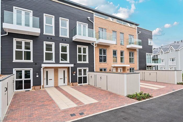 3 Bedroom Town House To Rent In Lanesborough Street, Reading, RG2