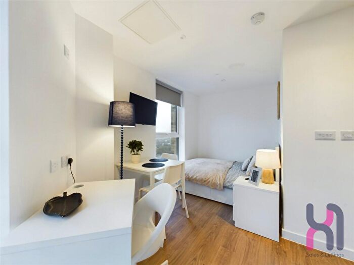 Flat To Rent In Cheltenham Place, Frederick Road, Salford, M6