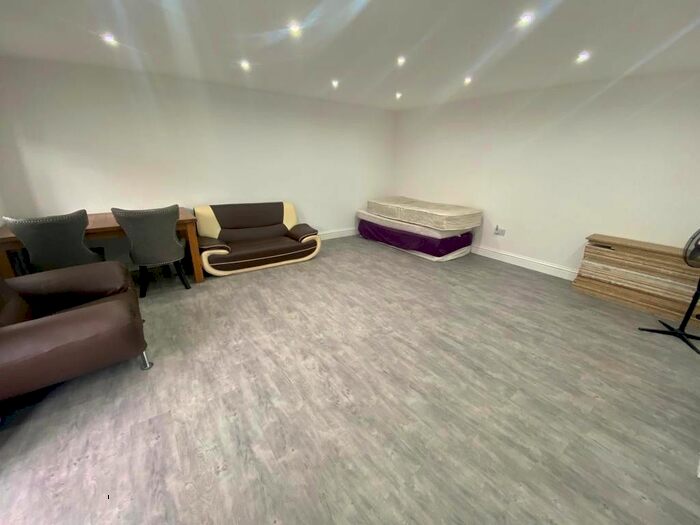 Studio To Rent In North Hyde Lane, Southall, Greater London UB2