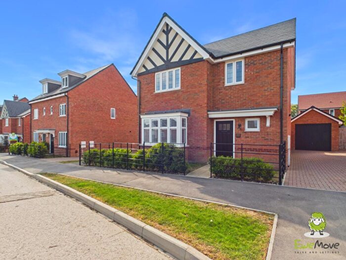 3 Bedroom Detached House For Sale In Greenkeepers Avenue, Basingstoke, Hampshire, RG23