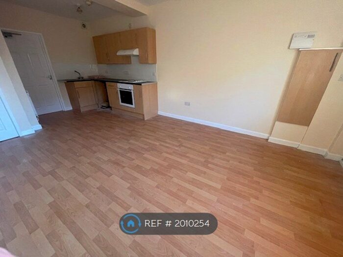 2 Bedroom Flat To Rent In Currans Road, Warrington, WA2