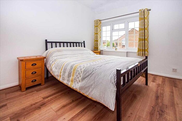 3 Bedroom Terraced House For Sale In Rokesby Road, Slough, SL2