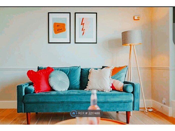 2 Bedroom Flat To Rent In Woodvale, Pecham, SE23