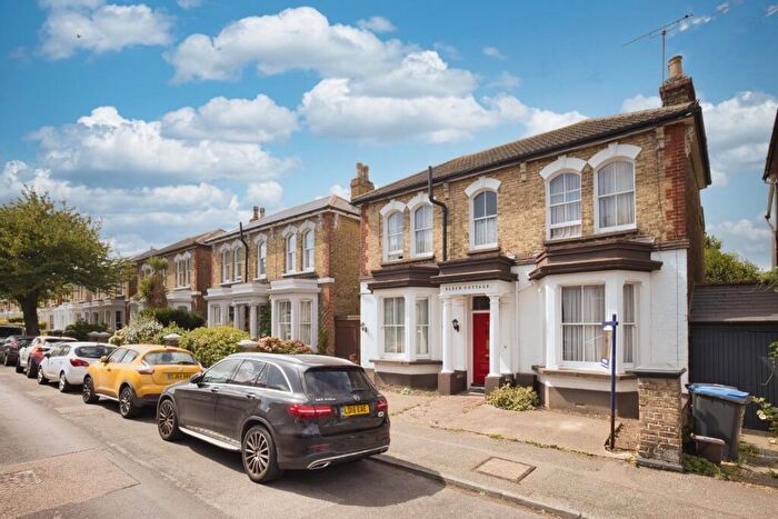 3 Bedroom Detached House For Sale In Gladstone Road, Broadstairs, CT10