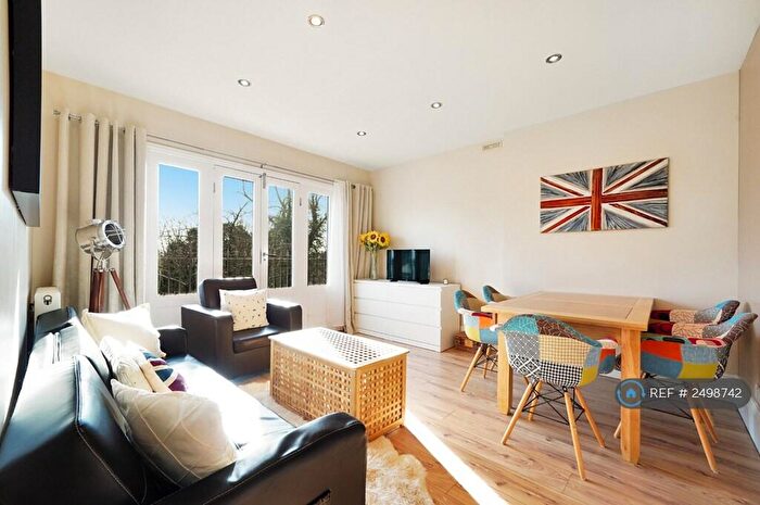 3 Bedroom Flat To Rent In Christchurch Avenue, London, NW6