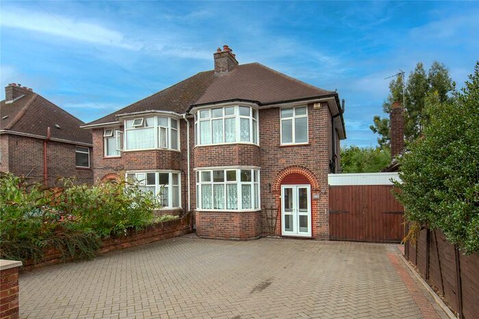 3 Bedroom Semi-Detached House To Rent In Ashcroft Road, Luton, Bedfordshire, LU2